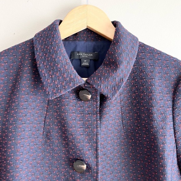 Ann‎ Taylor Textured Cotton Blend Blazer Three Buttons in Navy Blue, Size 12P - Picture 2 of 9